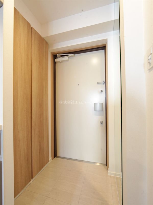 玄関　玄関（シューズボックス充実しています）