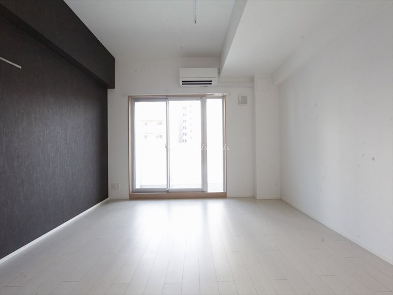 その他部屋・スペース　洋室9.5帖　エアコン完備　バルコニーに面しています