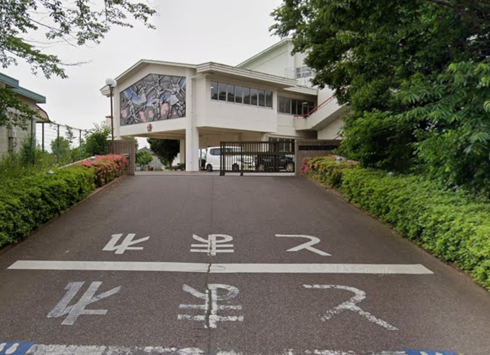 小学校　四街道市立吉岡小学校（小学校）まで1313m