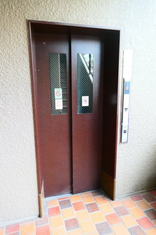 その他共有部分　エレベーターがあると重たい荷物も簡単に部屋まで運べますよ