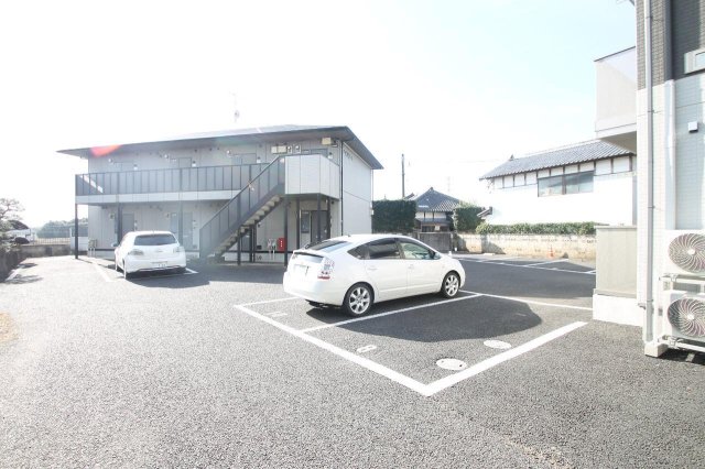 駐車場　1台無料付きです。