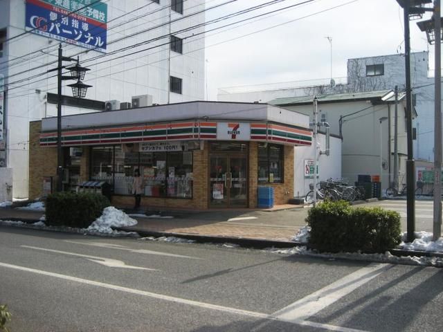 コンビニ　セブンイレブン 伊勢原駅前店（コンビニ）まで750m
