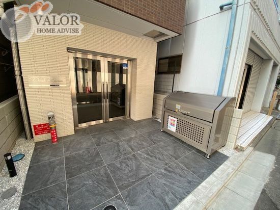 エントランス　駐車場