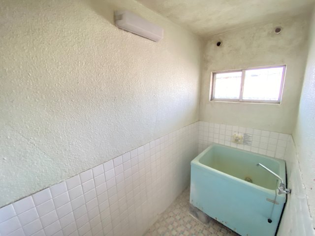 バス・シャワールーム　リフォーム前（イメージ）