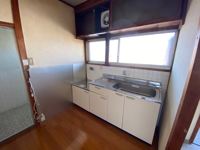 キッチン　リフォーム前（イメージ）