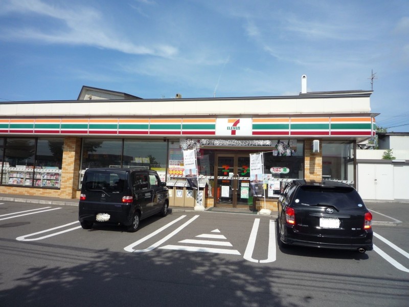 コンビニ　セブンイレブン函館日吉町3丁目店（コンビニ）まで773m