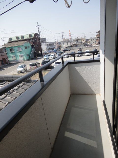 バルコニー　日当たりの良いバルコニーです（２階以上の場合）