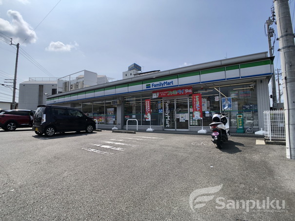 コンビニ　ファミリーマート（コンビニ）まで616m