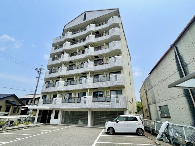建物外観　オートロックつきでしっかりしてますね♪