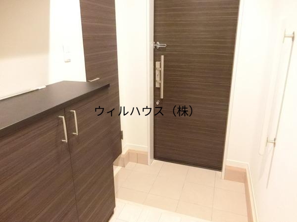 玄関　同施工会社イメージ。