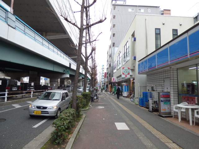 コンビニ　ローソン（コンビニ）まで692m