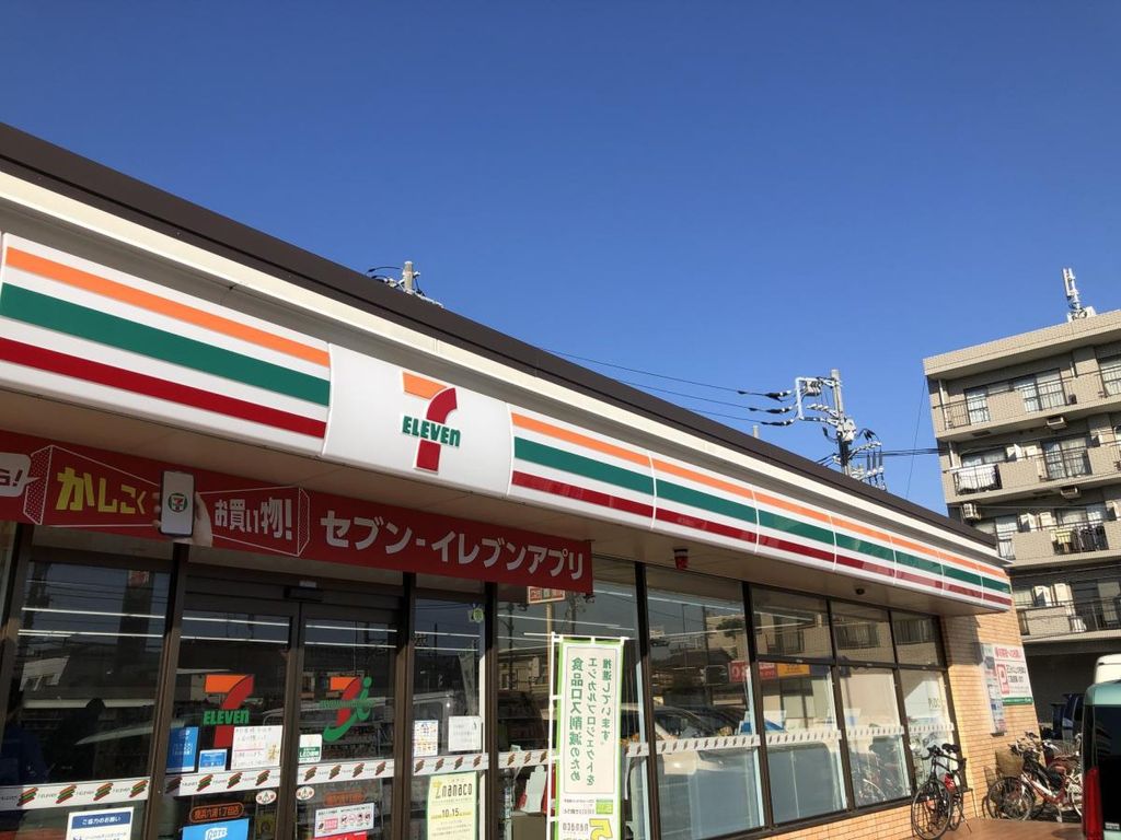 コンビニ　セブンイレブン横浜六浦1丁目店（コンビニ）まで500m