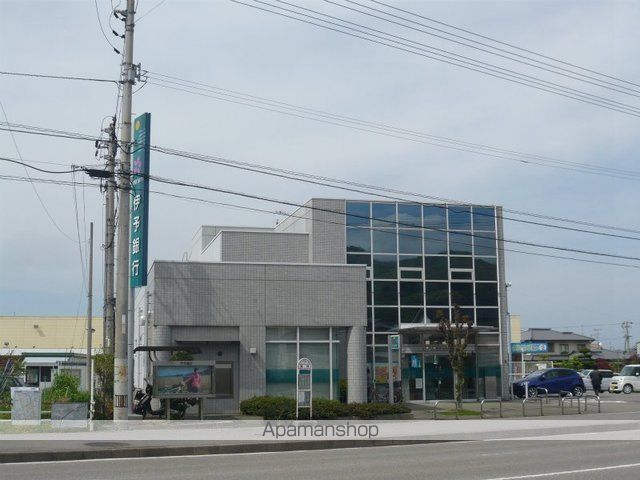 銀行　伊予銀行新居浜東支店様（銀行）まで1600m