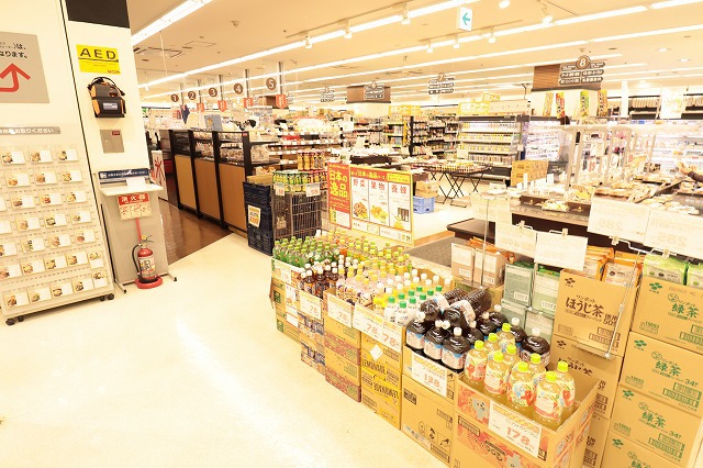 スーパー　アルビス（株）／エスタ店（スーパー）まで892m