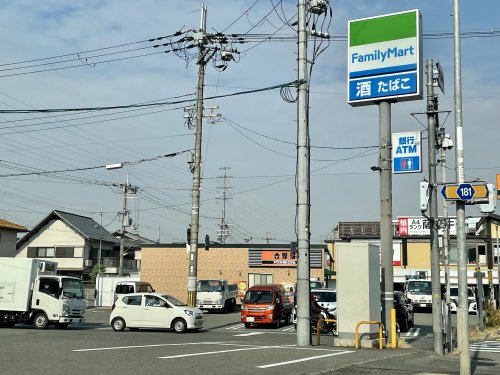 コンビニ　ファミリーマート 八尾高安町店（コンビニ）まで300m