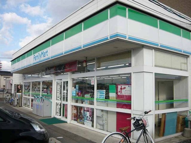 コンビニ　ファミリーマート吉成店（コンビニ）まで200m