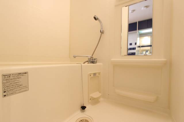 バス・シャワールーム　ゆったりバスルーム。