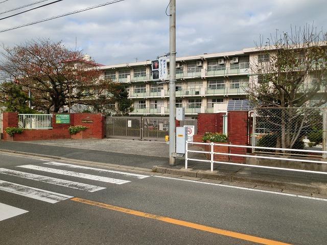 小学校　北九州市立赤崎小学校（小学校）まで900m