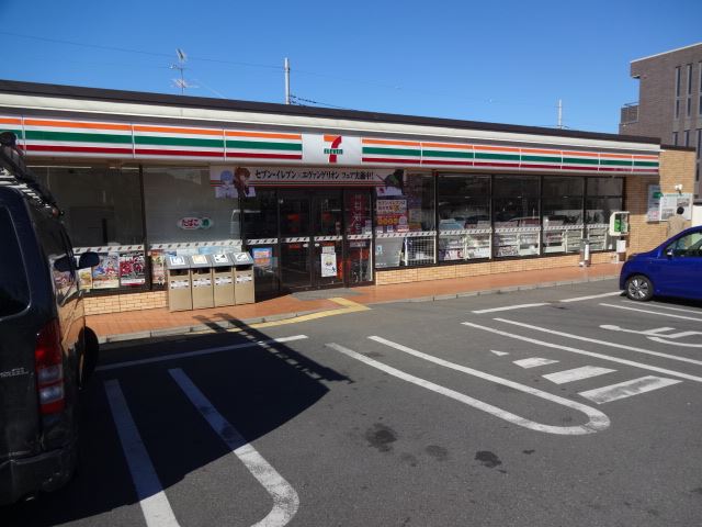 コンビニ　セブンイレブン（コンビニ）まで830m