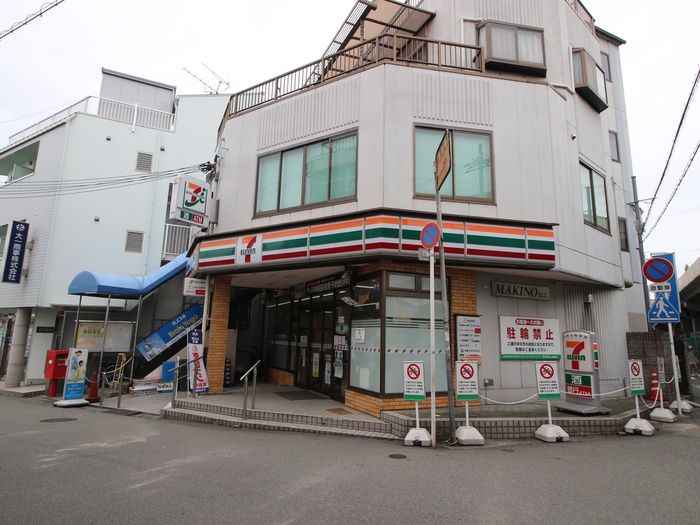 コンビニ　セブンイレブン（コンビニ）まで200m