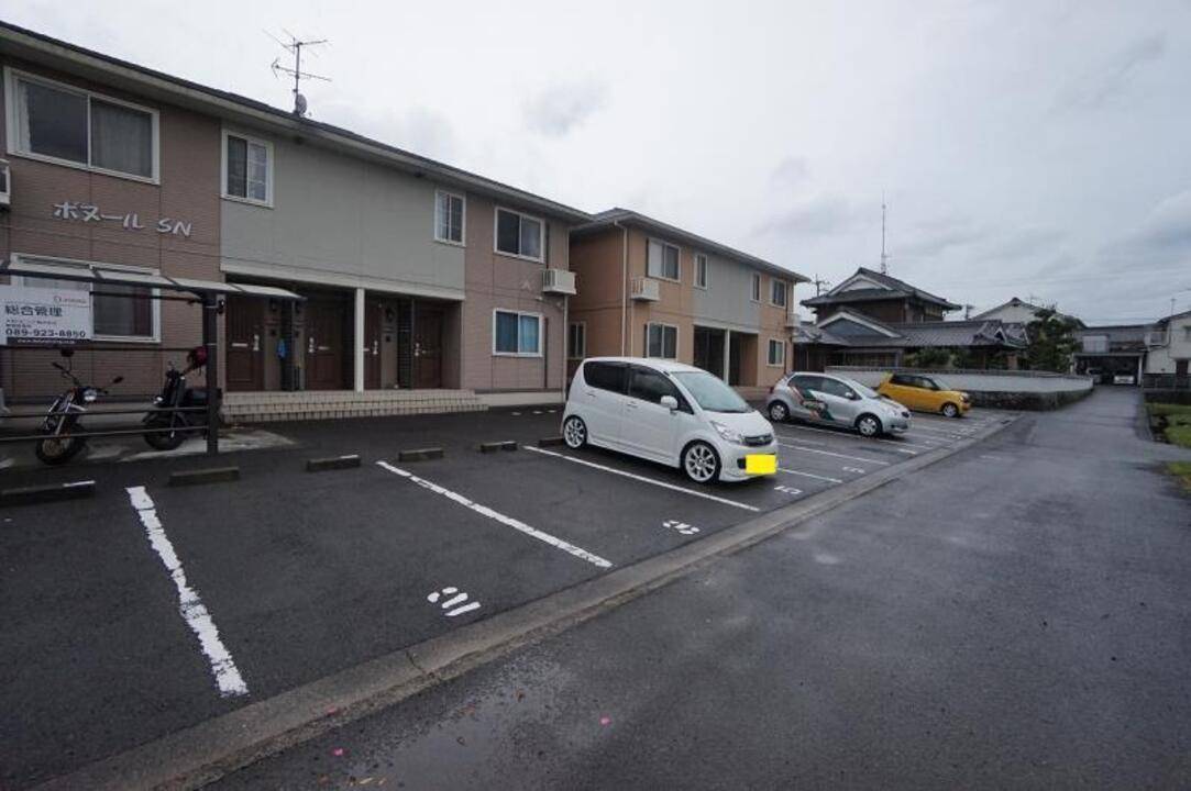 駐車場　駐車場