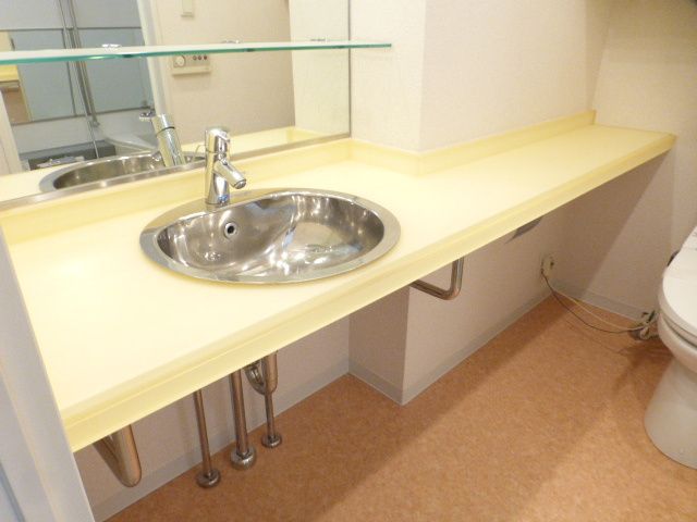 洗面設備　コンパクトで使いやすい洗面所