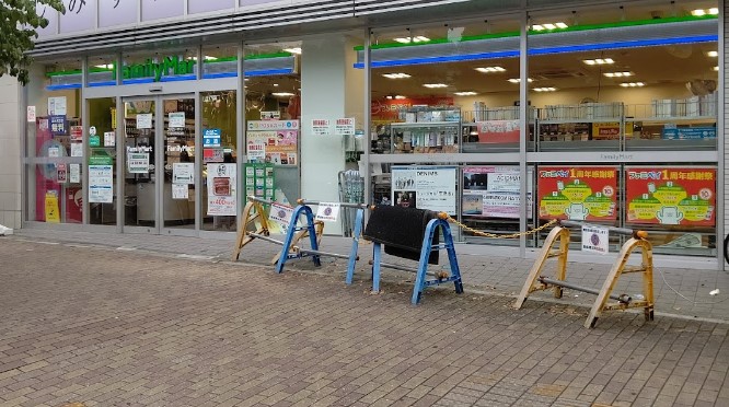 コンビニ　ファミリーマート 北浦和駅西口店（コンビニ）まで118m