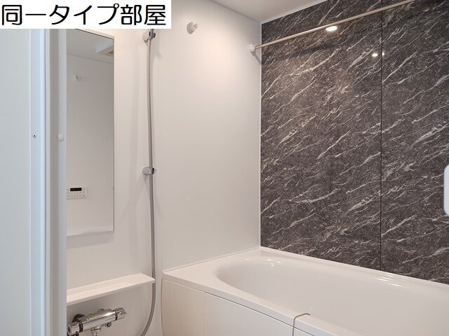 バス・シャワールーム　落ち着いた空間のお風呂です