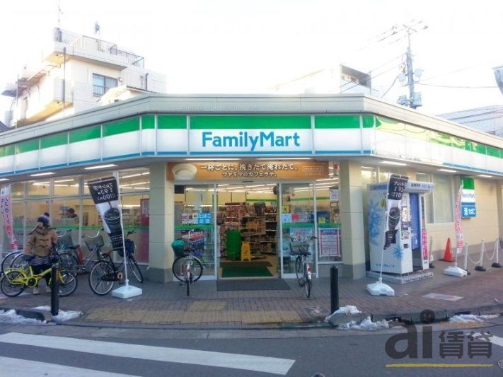 コンビニ　ファミリーマート富士見台駅前店（コンビニ）まで350m