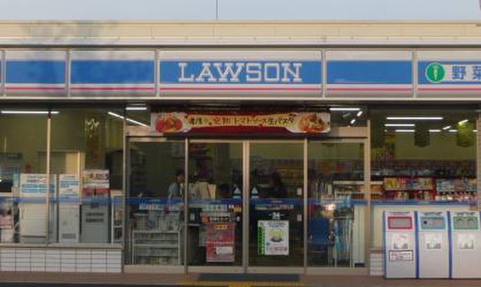 コンビニ　ローソン（コンビニ）まで96m
