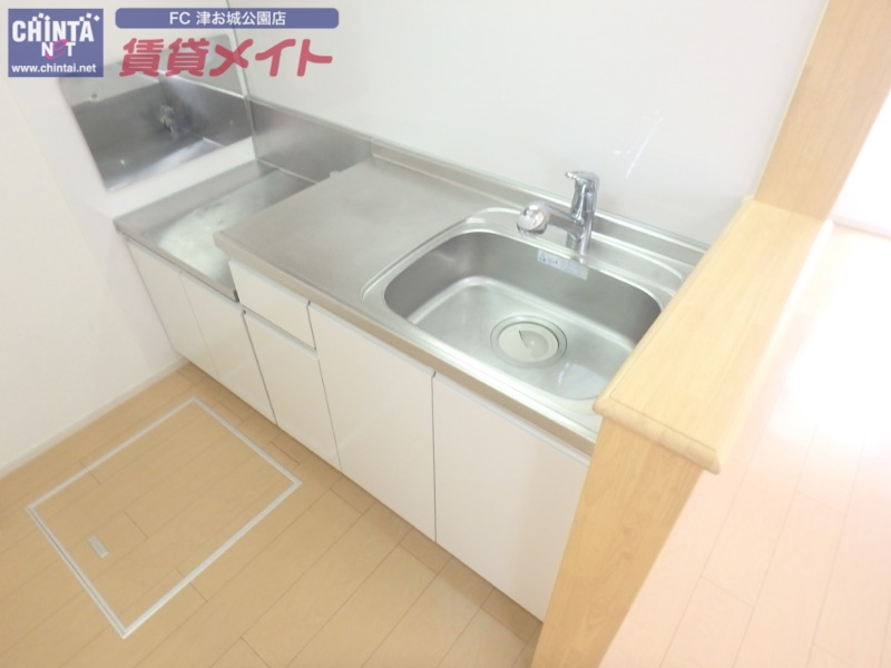 キッチン　同建物別部屋写真です