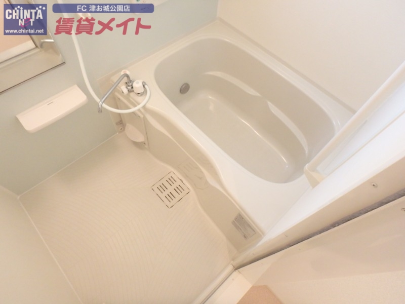 バス・シャワールーム　同建物別部屋写真です