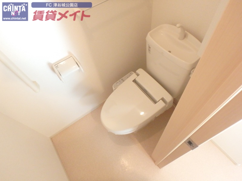 トイレ　同建物別部屋写真です