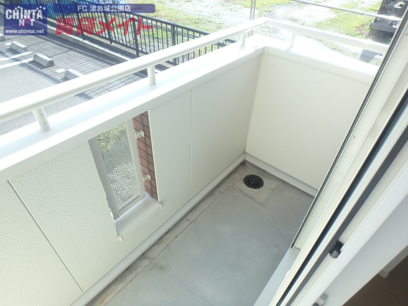 バルコニー　同建物別部屋写真です