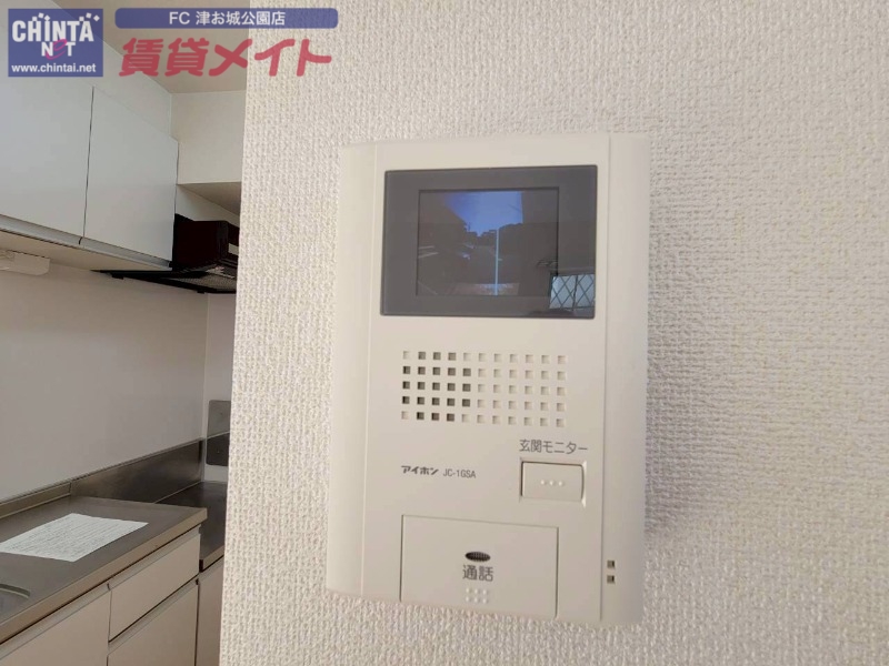 セキュリティ　同建物別部屋写真です