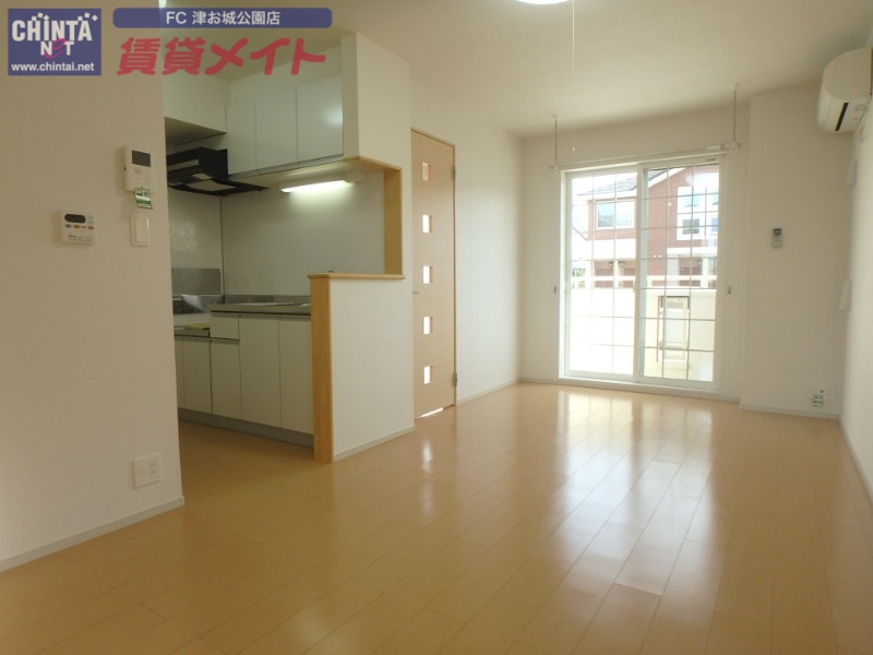 居室・リビング　同建物別部屋写真です