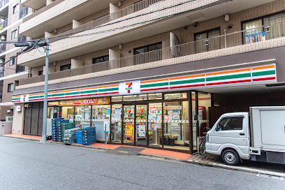 コンビニ　セブン－イレブン港区麻布十番３丁目店（コンビニ）まで74m