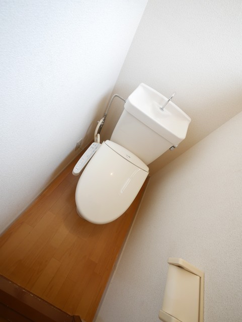 トイレ　★うれしい温水洗浄便座付のトイレです★