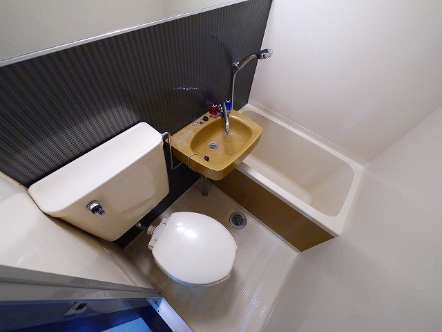 バス・シャワールーム　落ち着いた空間のお風呂です