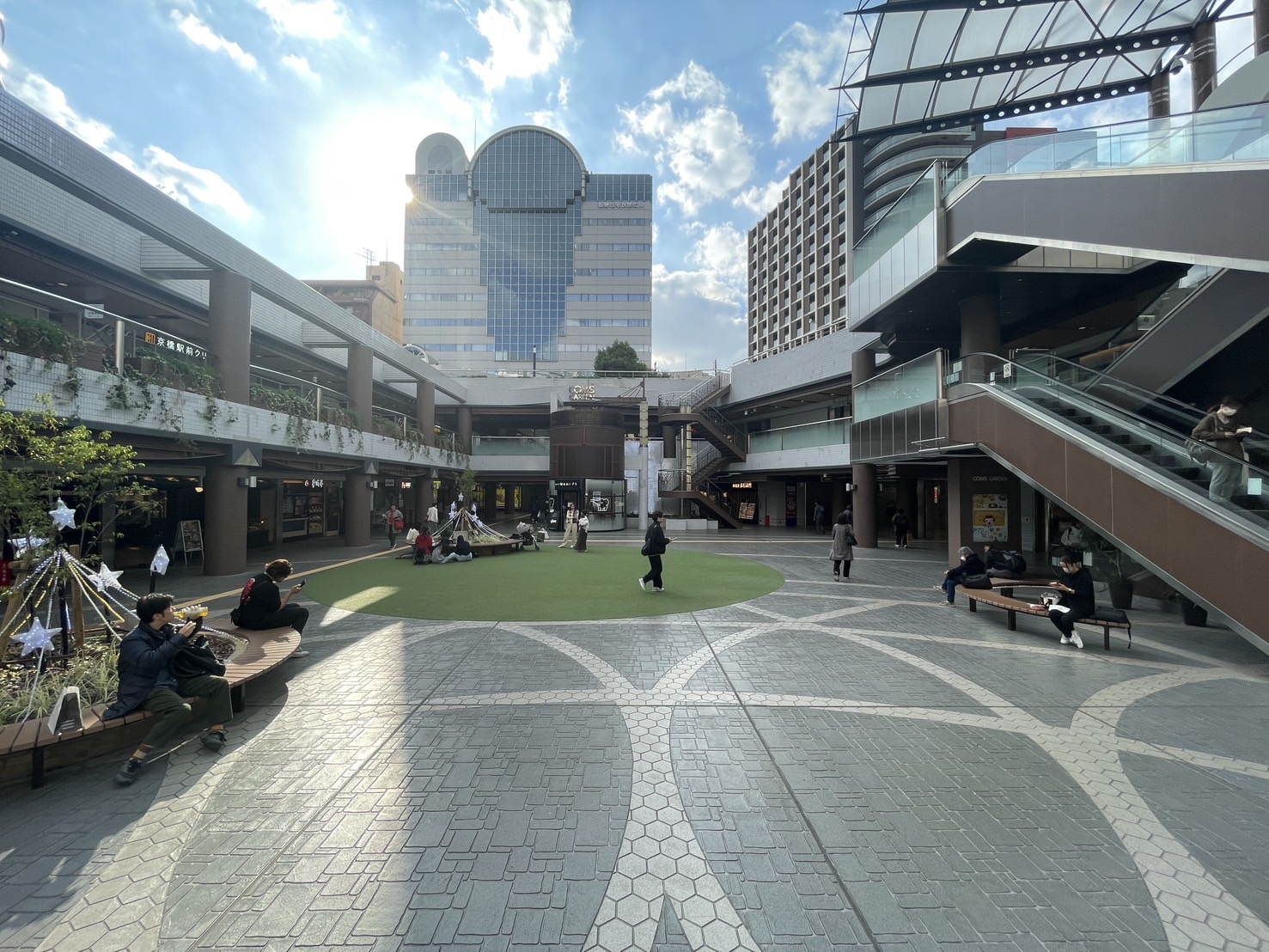 コンビニ　京橋コムズガーデン（コンビニ）まで751m