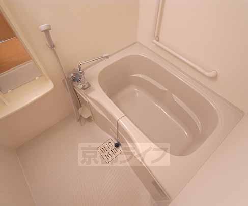 バス・シャワールーム　広々としたお風呂です。