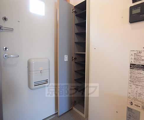 その他部屋・スペース　大きなシューズボックスです。