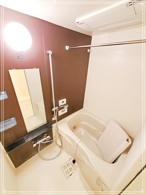 バス・シャワールーム　浴室乾燥機付きです。