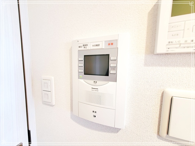 セキュリティ　安心のモニター付きインターホンです。