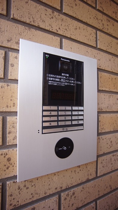 セキュリティ　オートロック付き共有玄関で防犯面もバッチリ！