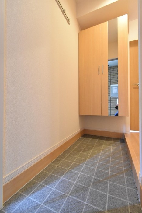 玄関　広々とした玄関はトールタイプのシューズボックス付きです♪