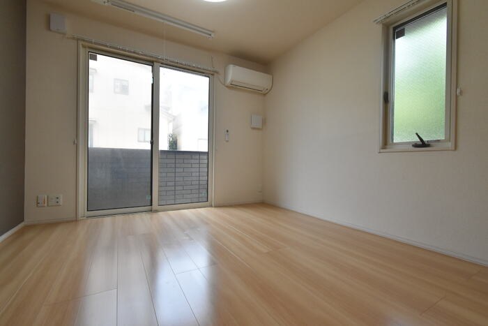 居室・リビング　二面採光の9.3帖リビング