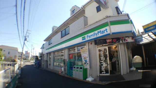 コンビニ　ファミリーマート吹田山手町四丁目店（コンビニ）まで351m
