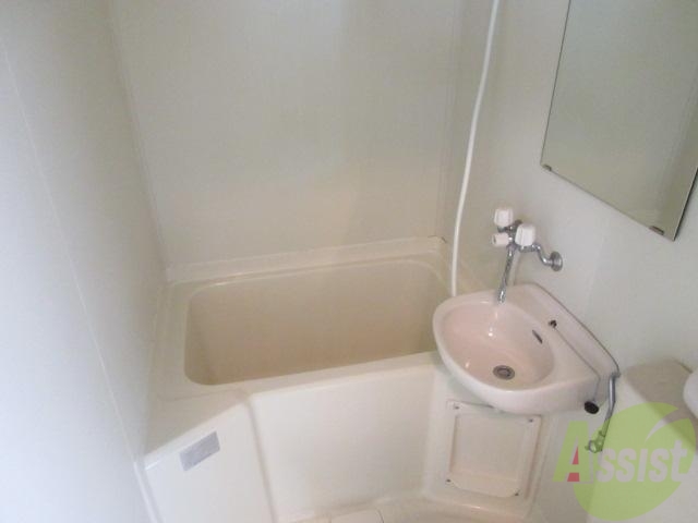 バス・シャワールーム　お風呂もございます。