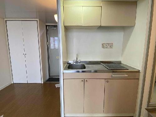 キッチン　※同タイプ部屋の写真となります